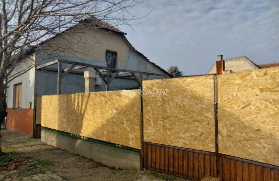 Novi grad, dvojna prizemna kuća.