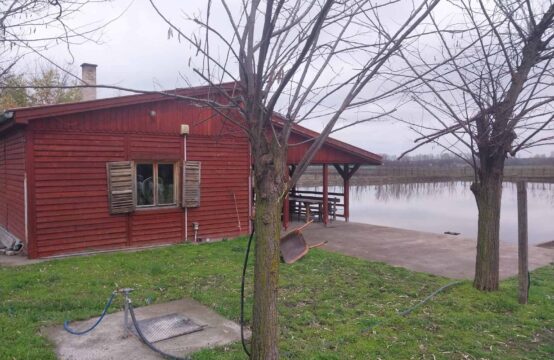 Makova sedmica, Salaš sa porodičnom kućom, ugostiteljskim objektom i dva ribnjaka!
