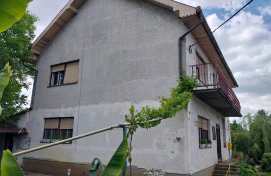 Novo selo, ODLIČNA PONUDA spratnica i prizemna kuća u istom dvorištu!