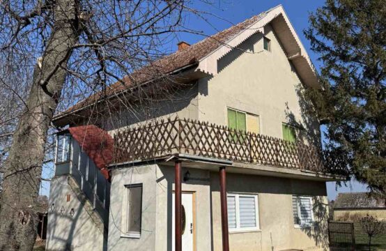 Bajmok, spratnica okružena poljoprivrednim zemljištem!