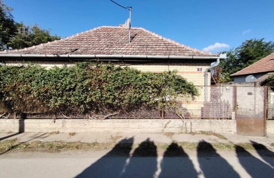 Mali Bajmok, prizemna samostalna kuća.
