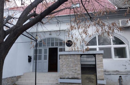 Centar II, šestosobna kuća za stanovanje ili za poslovni prostor!