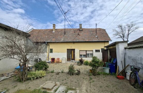 Bajnat, dvojna kuća sa sopstvenim dvorištem!