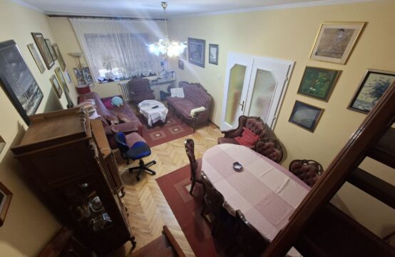 Centar, duplex trosobni stan.