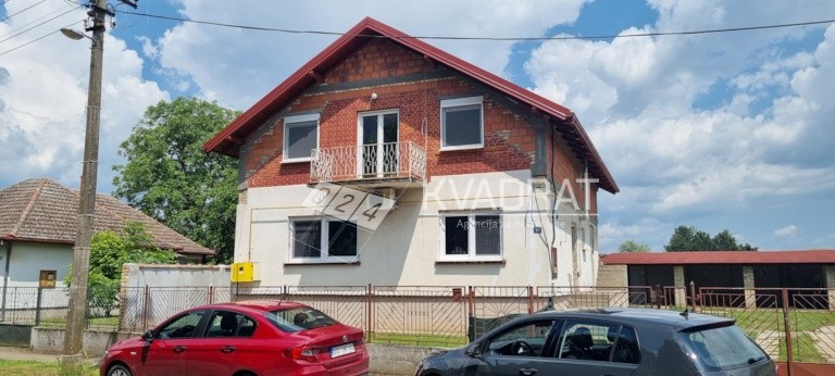 Veliki Radanovac, prizemna kuća sa potkrovljem!
