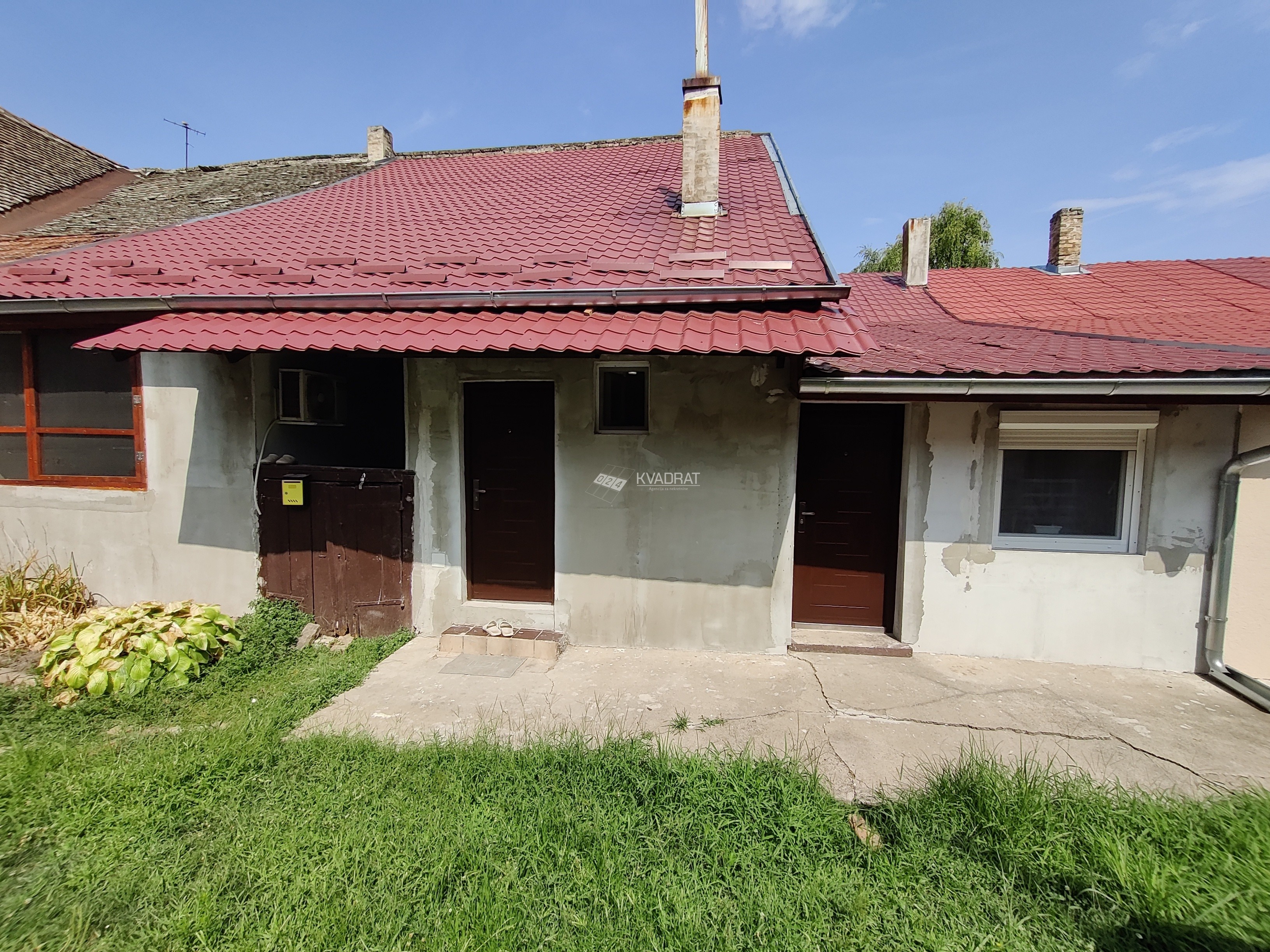 Novo selo, kuća u zajedničkom dvorištu!