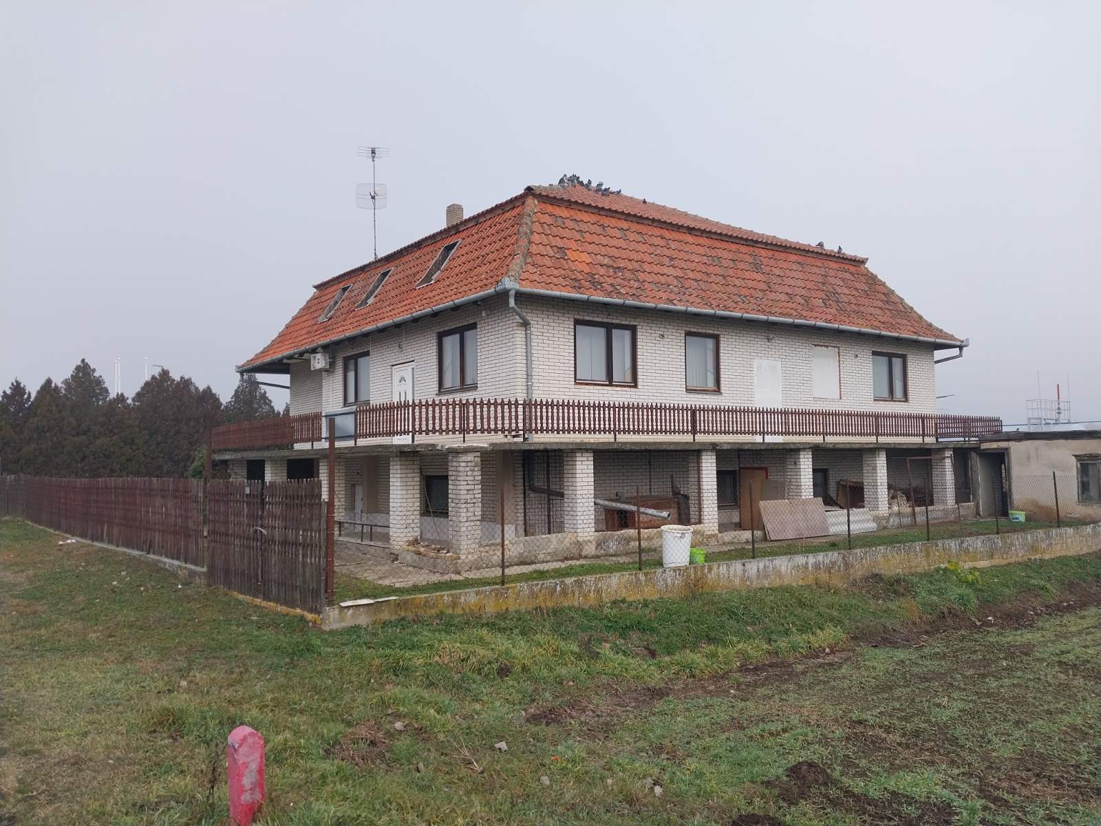 Peščara, dvoetažna kuća sa potkrovljem!