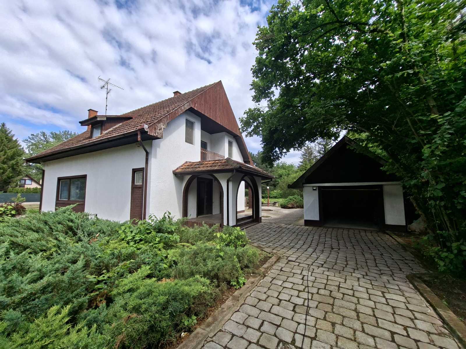 Kelebija, velika porodična vikend kuća sa potkrovljem!