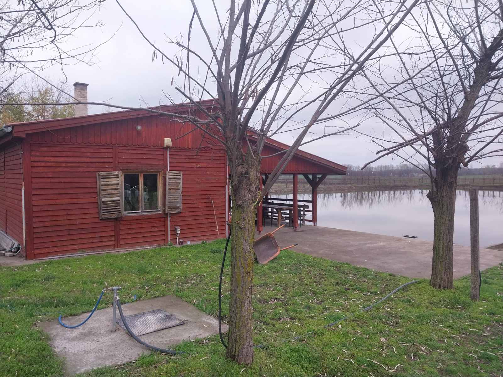 Makova sedmica, Salaš sa porodičnom kućom, ugostiteljskim objektom i dva ribnjaka!