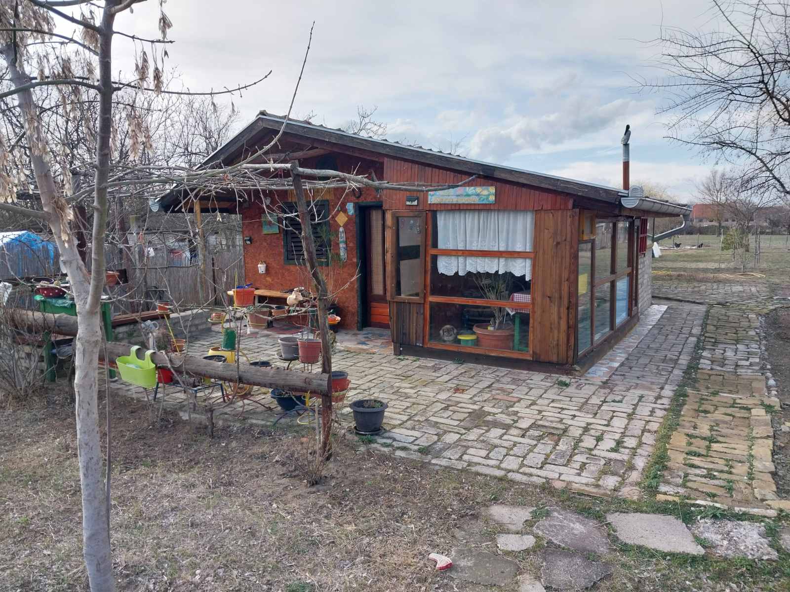 Makova sedmica, vikendica sa velikim placem!