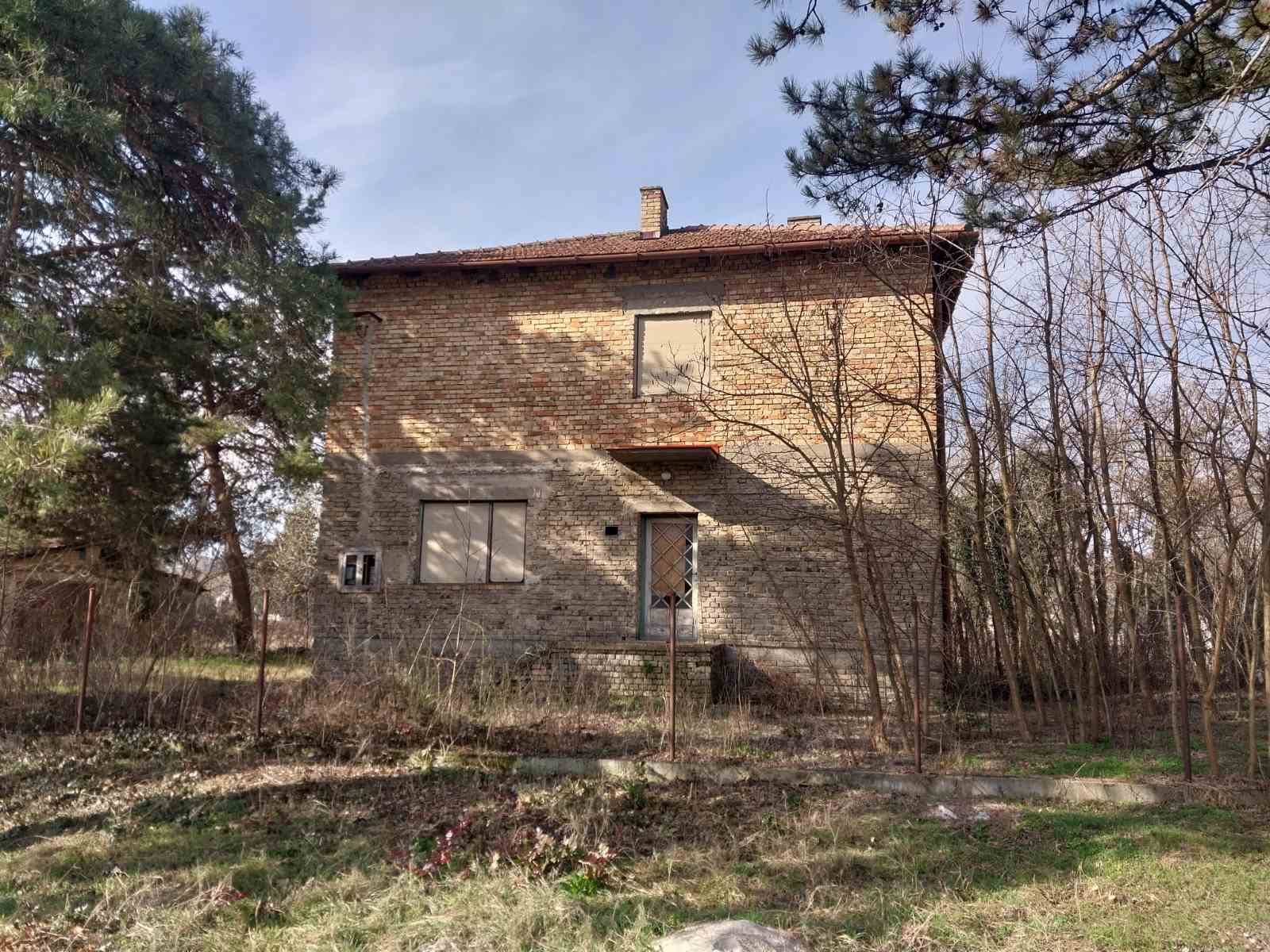 Palić, spratna kuća sa velikom parcelom!
