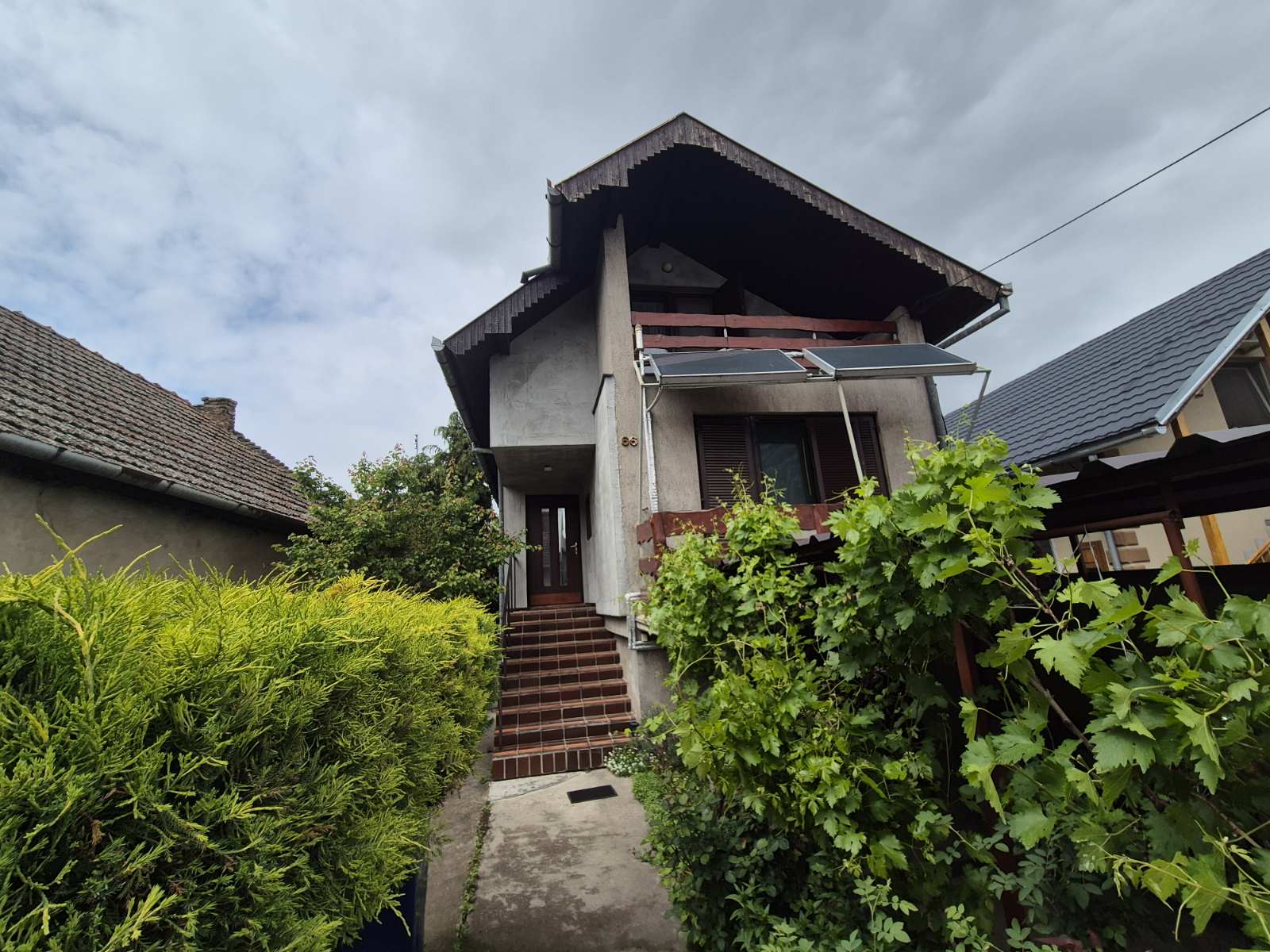 Dudova šuma, prizemna kuća sa potkrovljem i garažom!