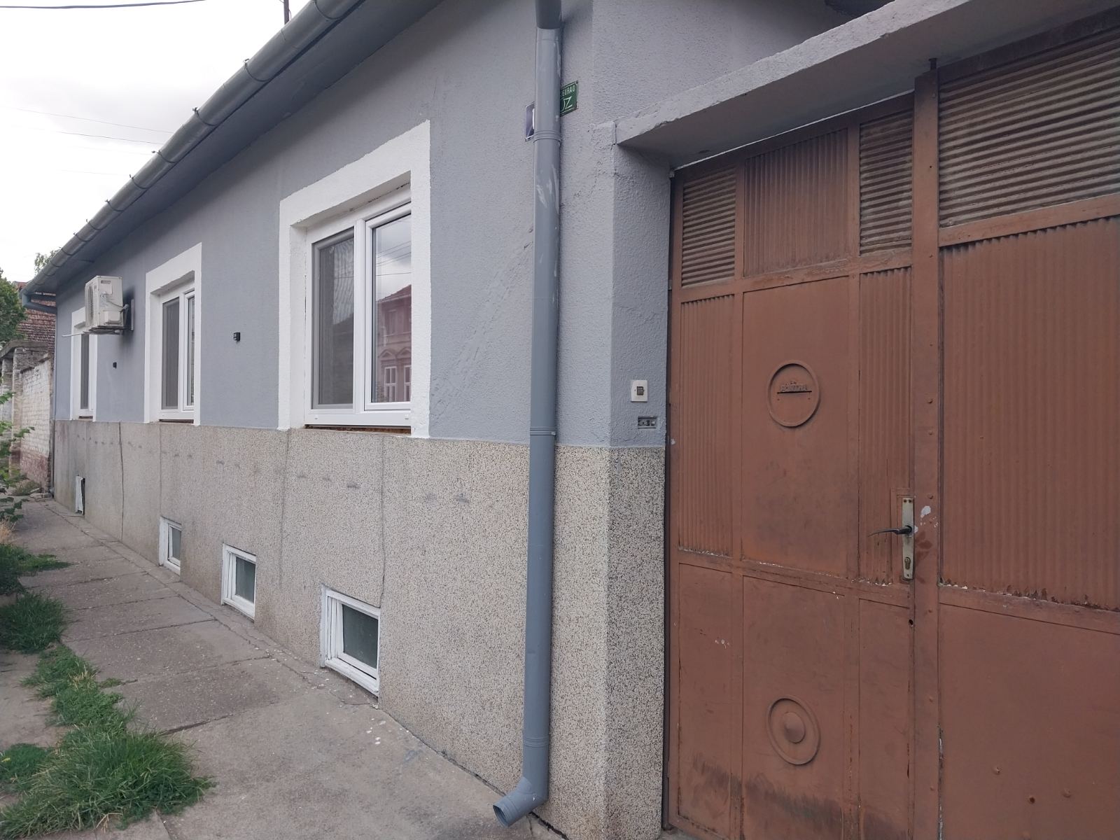 Novo selo, samostalna kuća u zajedničkom dvorištu.