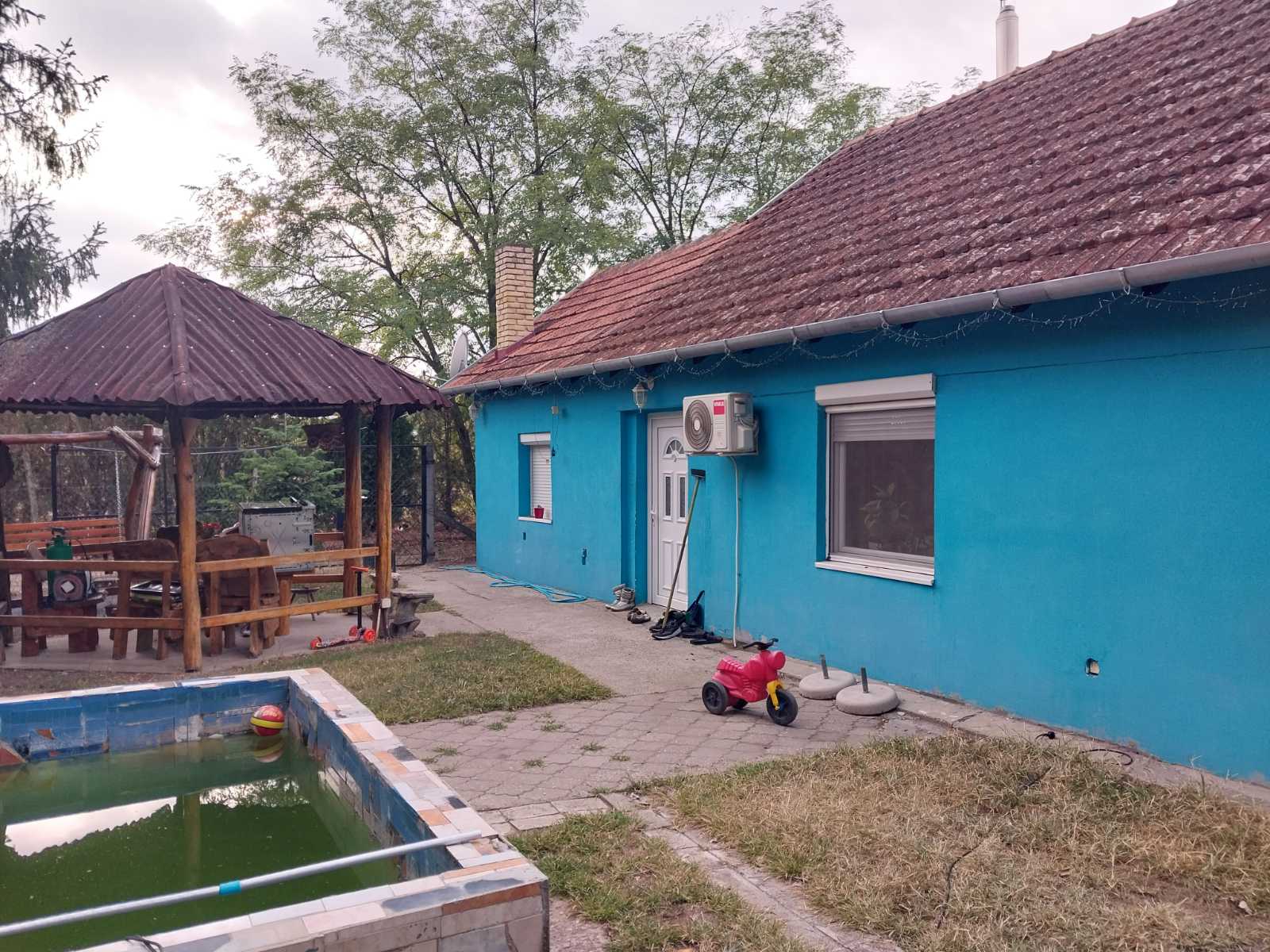 Makova sedmica, samostalna prizemna kuća