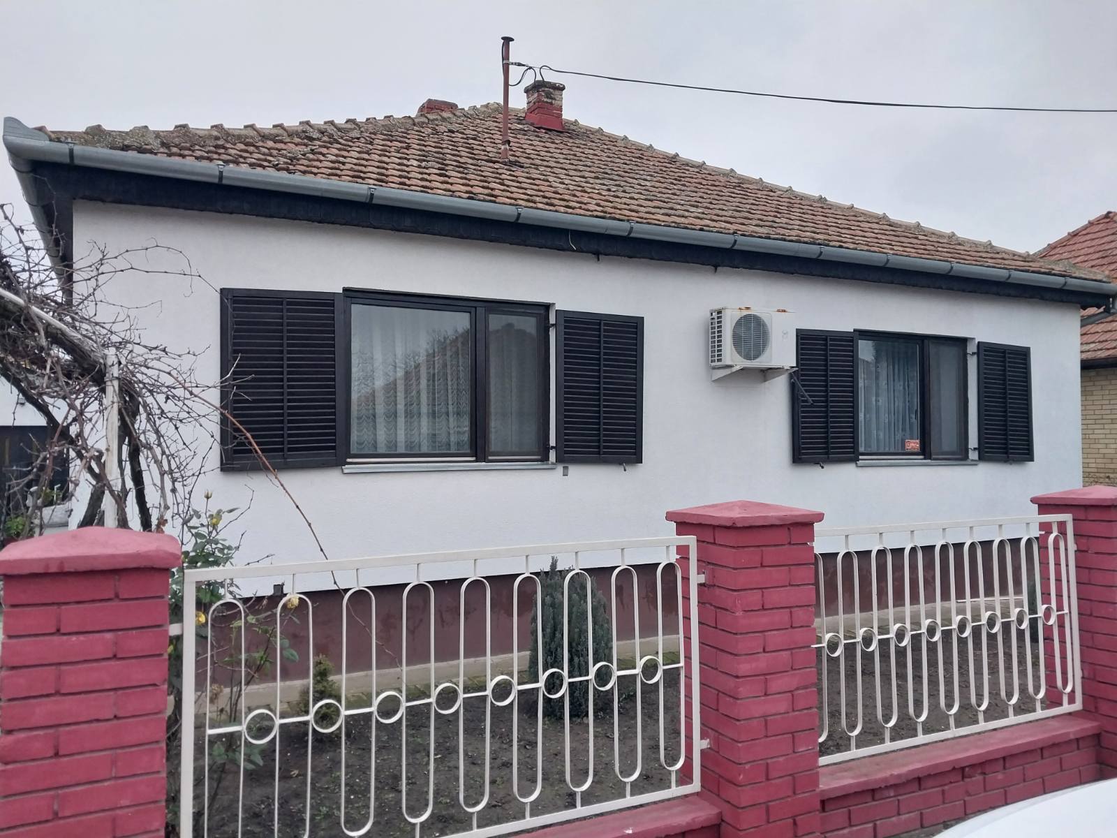 Mali Bajmok, samostalna porodična kuća.