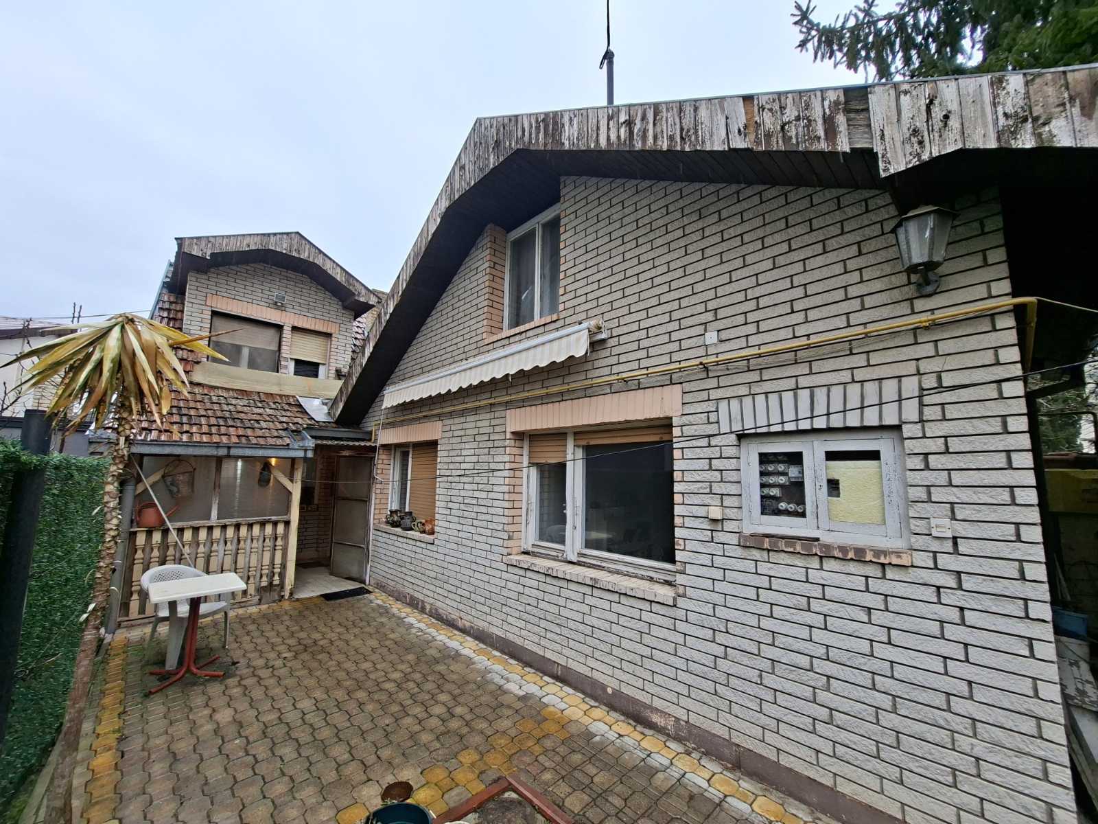 Kertvaroš, samostalna kuća sa potkrovljem!