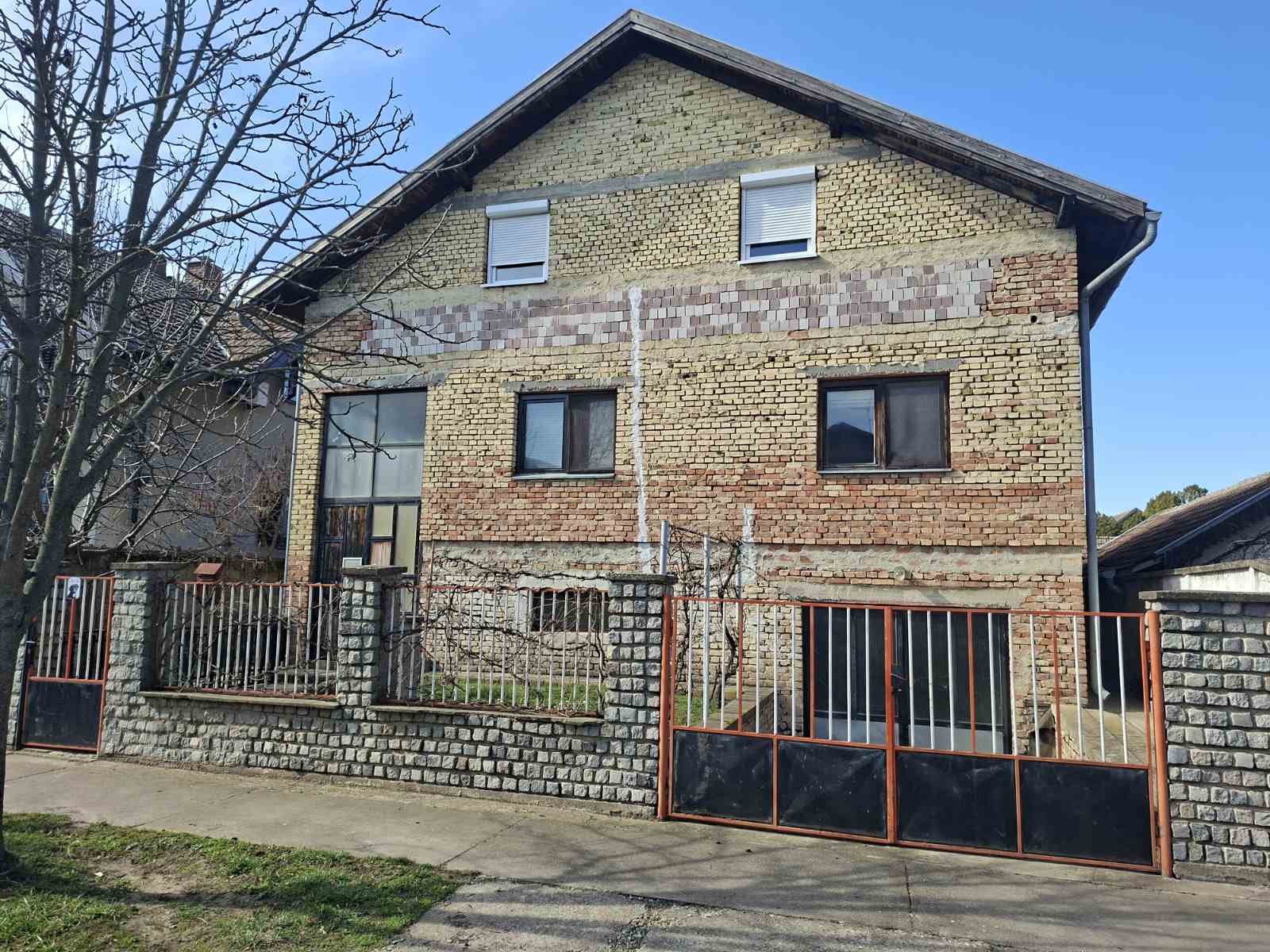 Mali Bajmok, samostalna porodična kuća!