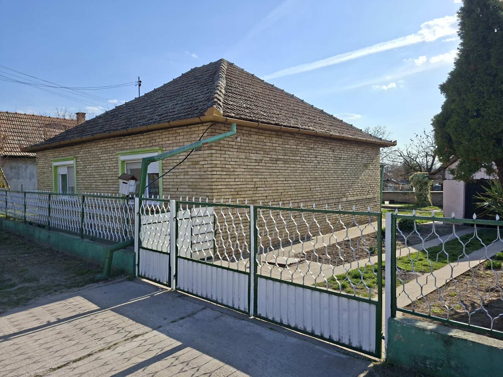 Novo selo, samostalna kuća sa većom parcelom!