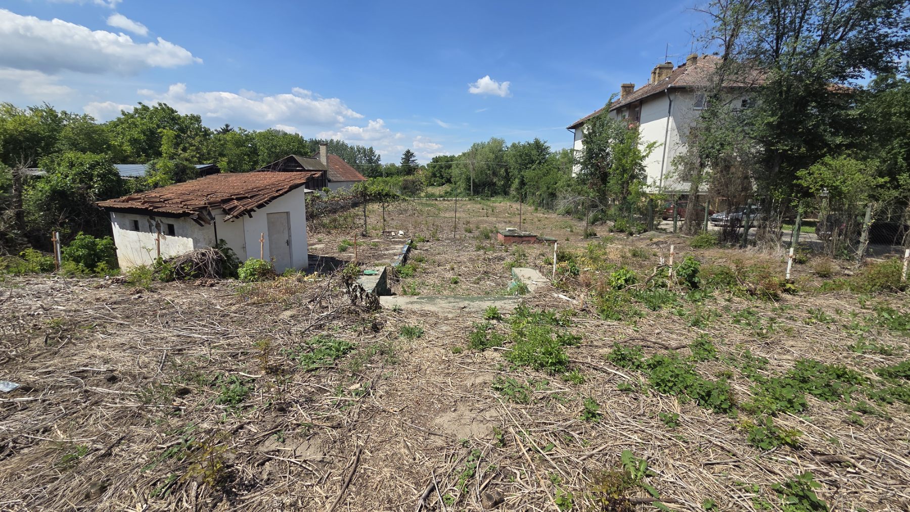 Bajmok, parcela u širem centru.