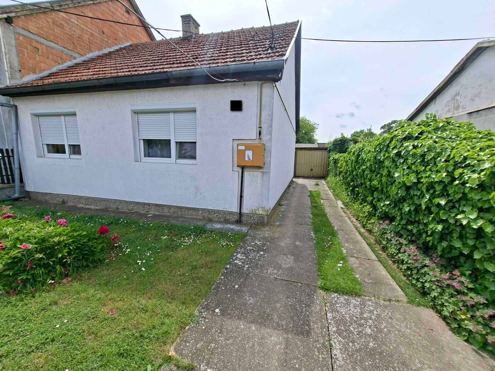 Mali Radanovac, trosobna kuća!