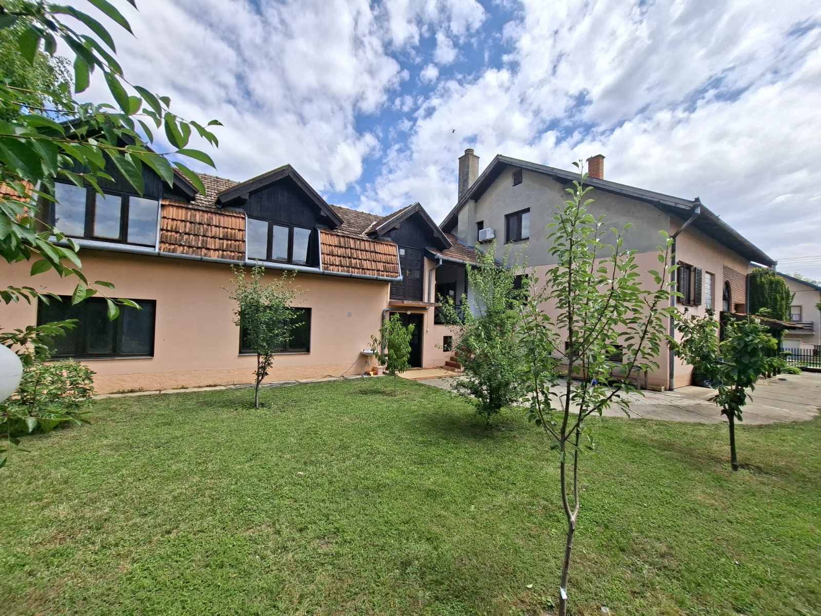 Mali Bajmok, stanbeno poslovna kuća!