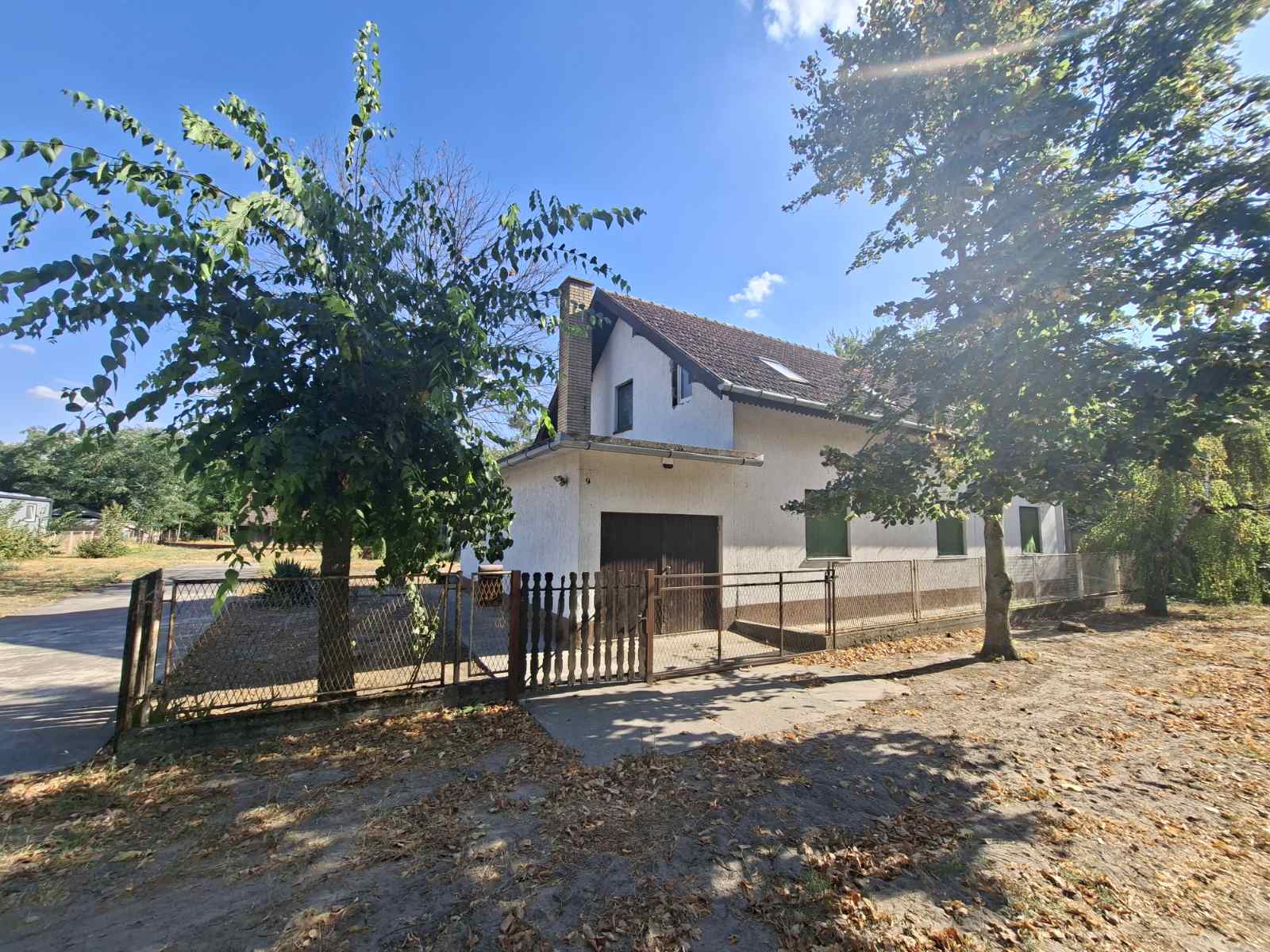 Peščara, petosobna porodična kuća sa pomoćnim objektima!