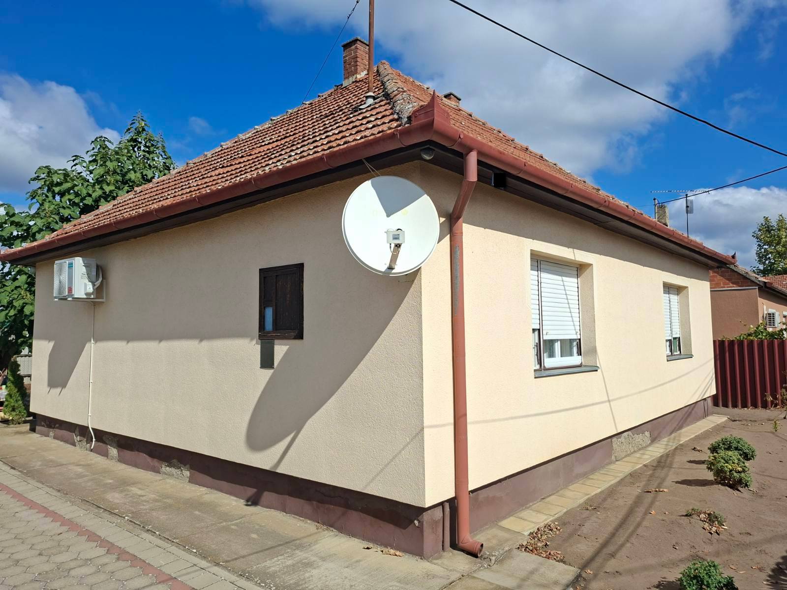 Peščara, samostalna prizemna dvosobna kuća!