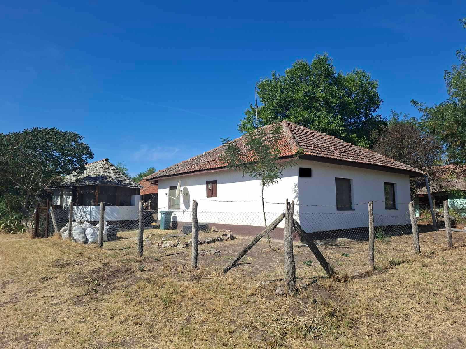 Makova sedmica, trosobna useljiva prizemna kuća!